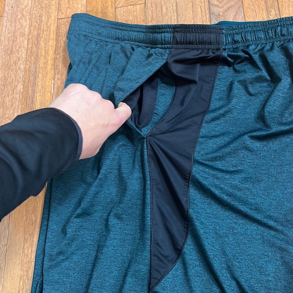 Mens under armor shorts - Picture 3 of 4